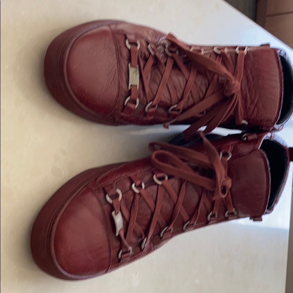 Balemciaga shoes barely worn very stylish